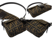 画像をギャラリービューアに読み込む, 極美品 FENDI フェンディ マンマバケット ワンショルダーバッグ 26424 ズッカ柄 キャンバス レザー ブラウン シルバー金具 中古 4b007739