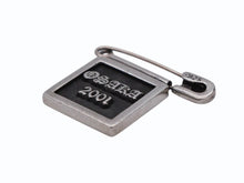 画像をギャラリービューアに読み込む, CHROME HEARTS クロムハーツ フレームド ピンバッチ 2001年 大阪限定 シルバー925 9,0g 美品 中古 4b007766