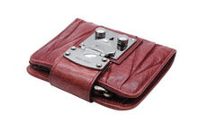 Load image into Gallery viewer, MIUMIU ミュウミュウ コンパクトウォレット 二つ折り財布 マテラッセ キルティング ボルドー シルバー金具 美品 中古 4b007780