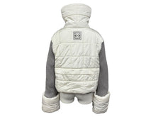 画像をギャラリービューアに読み込む, 極美品 CHANEL シャネル スポーツライン 切り替え ニットダウンジャケット P16399W02678 サイズ38 ココマーク ホワイト グレー 中古 4b007888