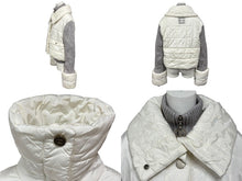 画像をギャラリービューアに読み込む, 極美品 CHANEL シャネル スポーツライン 切り替え ニットダウンジャケット P16399W02678 サイズ38 ココマーク ホワイト グレー 中古 4b007888