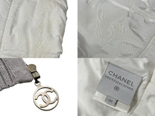 画像をギャラリービューアに読み込む, 極美品 CHANEL シャネル スポーツライン 切り替え ニットダウンジャケット P16399W02678 サイズ38 ココマーク ホワイト グレー 中古 4b007888