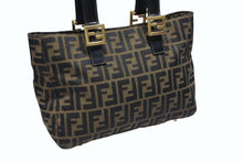 画像をギャラリービューアに読み込む, FENDI フェンディ ハンドバッグ トートバッグ ズッカ柄 キャンバス ブラウン ゴールド金具 美品 中古 4b007935