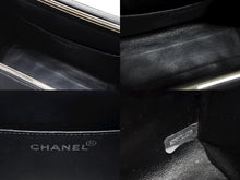 画像をギャラリービューアに読み込む, CHANEL シャネル マトラッセ スクエア バニティバッグ 観音開 ハンドバッグ 4番台 パテントレザー ブラック シルバー金具 中古 4b007939