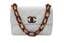 画像をギャラリービューアに読み込む, CHANEL シャネル マトラッセ シングルフラップ シングルチェーン トータスシェル ショルダーバッグ ラムスキン ホワイト 美品 中古 4b007942