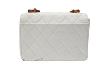 画像をギャラリービューアに読み込む, CHANEL シャネル マトラッセ シングルフラップ シングルチェーン トータスシェル ショルダーバッグ ラムスキン ホワイト 美品 中古 4b007942