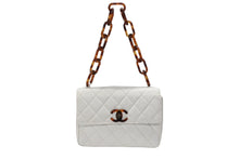 画像をギャラリービューアに読み込む, CHANEL シャネル マトラッセ シングルフラップ シングルチェーン トータスシェル ショルダーバッグ ラムスキン ホワイト 美品 中古 4b007942