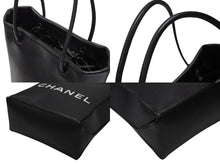 画像をギャラリービューアに読み込む, 極美品 CHANEL シャネル スモール トート エッセンシャル 12番台 A46880 ラムスキン ロゴ ブラック シルバー金具 中古 4b007948