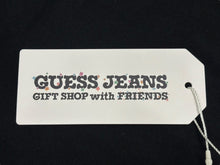 画像をギャラリービューアに読み込む, 新品未使用 VERDY x GUESS JEANS ヴェルディ ゲスジーンズ 25SS GIFT SHOP with FRIENDS Vick Tee Tシャツ ブラック サイズXL 中古 4b007974