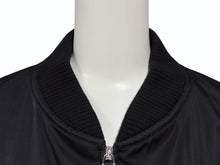 画像をギャラリービューアに読み込む, PRADA プラダ 22AW Re-Nylon PLATE LOGO BOMBER JACKET 三角プレートロゴ ナイロンボンバージャケット SGH038 R121 ブラック サイズ52 美品 中古 4b008055