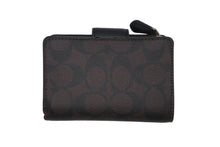 画像をギャラリービューアに読み込む, COACH コーチ シグネチャー 二つ折り財布 C0082 ブラウン ブラック PVC レザー ゴールド金具 美品 中古 4b008062