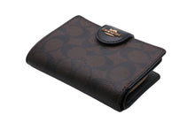 画像をギャラリービューアに読み込む, COACH コーチ シグネチャー 二つ折り財布 C0082 ブラウン ブラック PVC レザー ゴールド金具 美品 中古 4b008062