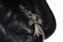 画像をギャラリービューアに読み込む, 極美品 CHROME HEARTS クロムハーツ 3D CH PLUS PILLOW LEATHER 3D CHプラス レザークッション ブラック シルバー925 中古 4b008089