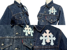 画像をギャラリービューアに読み込む, 極美品 CHROME HEARTS クロムハーツ × LEVI'S リーバイス デニムジャケット フローラル クロスパッチ デニムジャケット サイズ10Y 中古 4b008137