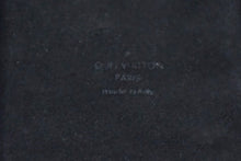 Load image into Gallery viewer, LOUIS VUITTON ルイ・ヴィトン スマホケース M64487 ブラウン モノグラムキャンバス プラスチック BC1137 美品 中古 4b000814