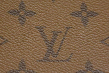 Load image into Gallery viewer, LOUIS VUITTON ルイ・ヴィトン スマホケース M64487 ブラウン モノグラムキャンバス プラスチック BC1137 美品 中古 4b000814