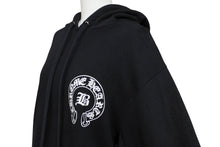 画像をギャラリービューアに読み込む, CHROME HEARTS クロムハーツ BELLA HD PLVR ベラハディッド イニシャル刺繍 ロゴプリント プルオーバーパーカーサイズM ブラック 美品 中古 4b008151