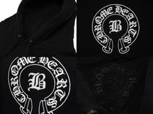 画像をギャラリービューアに読み込む, CHROME HEARTS クロムハーツ BELLA HD PLVR ベラハディッド イニシャル刺繍 ロゴプリント プルオーバーパーカーサイズM ブラック 美品 中古 4b008151