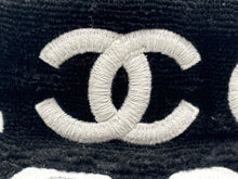 画像をギャラリービューアに読み込む, 新品未使用品 CHANEL シャネル 23SS サンバイザー ココビーチコレクション ココマーク テリークロス ブラック ホワイト 中古 4b008207