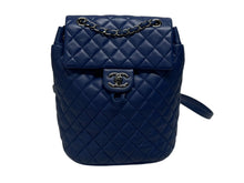 画像をギャラリービューアに読み込む, 極美品 CHANEL シャネル バックパック リュック 23番台 ラムスキン ココマーク ブルー キルティング シルバー金具 中古 4b008235
