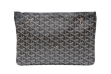Load image into Gallery viewer, 極美品 GOYARD ゴヤール セナMM クラッチバッグ ヘリンボーン柄 ブラック ブラウン PVC レザー 中古 4b008247