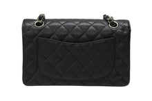 画像をギャラリービューアに読み込む, 極美品 CHANEL シャネル Wフラップ チェーンショルダーバッグ マトラッセ23 キャビアスキン ブラック シルバー金具 15番台 中古 4b008258