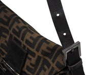 画像をギャラリービューアに読み込む, FENDI フェンディ マンマバケット ワンショルダーバッグ ズッカ柄 ブラウン キャンバス レザー シルバー金具 美品 中古 4b008283