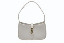 Load image into Gallery viewer, SAINT LAURENT サンローラン カサンドラロゴ ミニ ハンドバッグ 710318 2R20W ホワイト カーフスキン スウェード ゴールド金具 美品 中古 4b008292