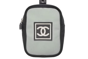 CHANEL シャネル ポーチ スポーツライン ココマーク ブラック グリーン ナイロン ロゴパッチ 美品 中古 4b008393