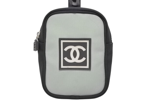 CHANEL シャネル ポーチ スポーツライン ココマーク ブラック グリーン ナイロン ロゴパッチ 美品 中古 4b008393