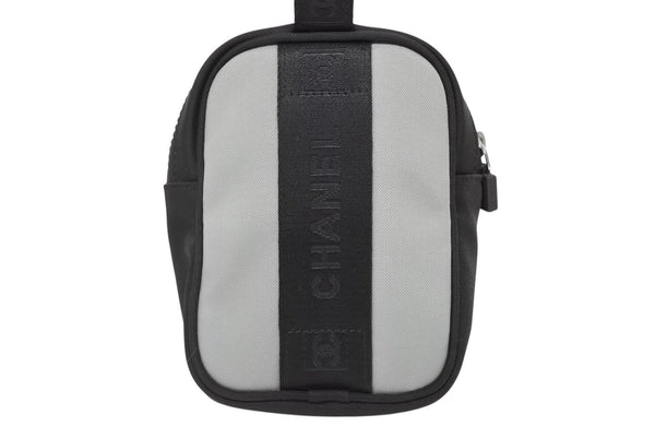 CHANEL シャネル ポーチ スポーツライン ココマーク ブラック グリーン ナイロン ロゴパッチ 美品 中古 4b008393