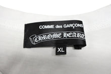 画像をギャラリービューアに読み込む, 新品未使用 CHROME HEARTS クロムハーツ × COMME des GARCONS コムデギャルソン 半袖Tシャツ ZI-T001 サイズXL DSM限定 22AW 中古 4b008448