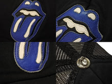 画像をギャラリービューアに読み込む, CHROME HEARTS クロムハーツ リップ&amp;タン トラッカーキャップ ローリングストーンズ ロンドン限定 ブラック ブルー 美品 中古 4b008450