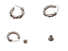 画像をギャラリービューアに読み込む, CHROMEHEARTS クロムハーツ HOOPSCROOL スクロールフープ ピアス 片耳 アクセサリー シルバーピアス '97刻印 シルバー925 3.8g 美品 中古 4b008466