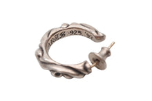画像をギャラリービューアに読み込む, CHROMEHEARTS クロムハーツ HOOPSCROOL スクロールフープ ピアス 片耳 アクセサリー シルバーピアス '97刻印 シルバー925 3.8g 美品 中古 4b008466