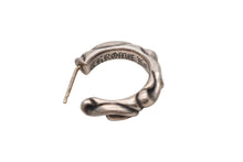 画像をギャラリービューアに読み込む, CHROMEHEARTS クロムハーツ HOOPSCROOL スクロールフープ ピアス 片耳 アクセサリー シルバーピアス '97刻印 シルバー925 3.8g 美品 中古 4b008466