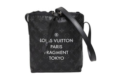 極美品 LOUIS VUITTON ルイヴィトン モノグラムエクリプスフラグメント ナノバッグ ショルダーバッグ M43418 ブラック 中古 4b008477