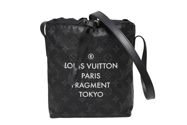 極美品 LOUIS VUITTON ルイヴィトン モノグラムエクリプスフラグメント ナノバッグ ショルダーバッグ M43418 ブラック 中古 4b008477