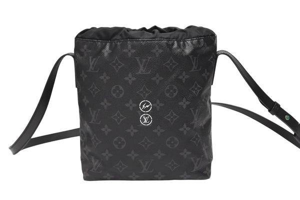 極美品 LOUIS VUITTON ルイヴィトン モノグラムエクリプスフラグメント ナノバッグ ショルダーバッグ M43418 ブラック 中古 4b008477