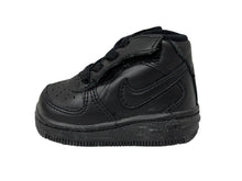 画像をギャラリービューアに読み込む, 極美品 NIKE BABY ナイキ ベイビー GIFT PACK ギフトパック BABY FORCE 1 エアフォースワン スニーカー シューズ ニット帽 セット 中古 4b008552