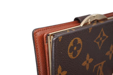 画像をギャラリービューアに読み込む, LOUIS VUITTON ルイヴィトン モノグラム 二つ折り財布 がま口 PVC メタル ブラウン ゴールド金具 美品 中古 4b008591