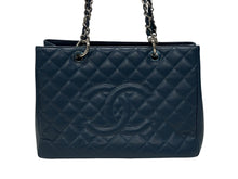 画像をギャラリービューアに読み込む, 極美品 CHANEL シャネル GST チェーントートバッグ 17番台 キャビアスキン ココマーク ネイビー シルバー金具 中古 4b008642