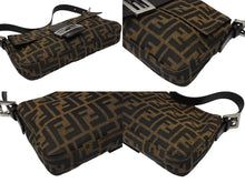 画像をギャラリービューアに読み込む, FENDI フェンディ マンマバケット ワンショルダーバッグ 26424 ズッカ柄 キャンバス レザー ブラウン シルバー金具 美品 中古 4b008660