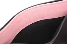 Load image into Gallery viewer, 新品未使用 CHRISTIAN DIOR クリスチャンディオール KAWS カウズ コラボ カードケース 10-BO-0179 ブラック ピンク 中古 4b008706