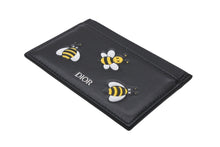 Load image into Gallery viewer, 新品未使用 CHRISTIAN DIOR クリスチャンディオール KAWS カウズ コラボ カードケース 10-BO-0179 ブラック イエロー 中古 4b008707