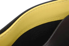 Load image into Gallery viewer, 新品未使用 CHRISTIAN DIOR クリスチャンディオール KAWS カウズ コラボ カードケース 10-BO-0179 ブラック イエロー 中古 4b008707