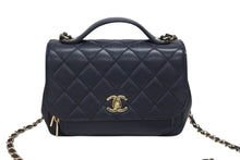 画像をギャラリービューアに読み込む, 極美品 CHANEL シャネル ビジネスアフィニティ マトラッセ チェーンショルダーバッグ スモール 30番台 ネイビー キャビアスキン ゴールド金具 中古 4b008727