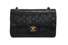 画像をギャラリービューアに読み込む, CHANEL シャネル Wフラップ マトラッセ チェーン ショルダーバッグ 1番台 ブラック ラムスキン ゴールド金具 美品 中古 4b008730