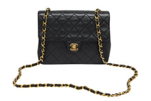 画像をギャラリービューアに読み込む, CHANEL シャネル ミニマトラッセ20 ショルダーバッグ 1番台 ブラック ラムスキン ゴールド金具 美品 中古 4b008733