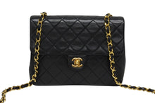 画像をギャラリービューアに読み込む, CHANEL シャネル ミニマトラッセ20 ショルダーバッグ 1番台 ブラック ラムスキン ゴールド金具 美品 中古 4b008733